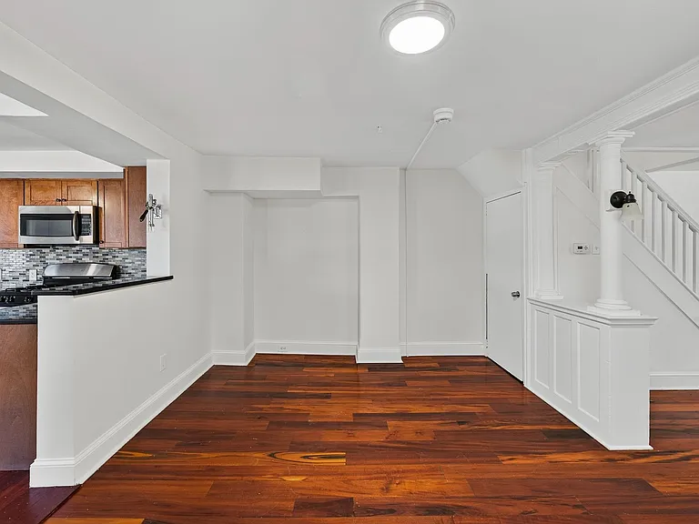223 N New St — Photo 12