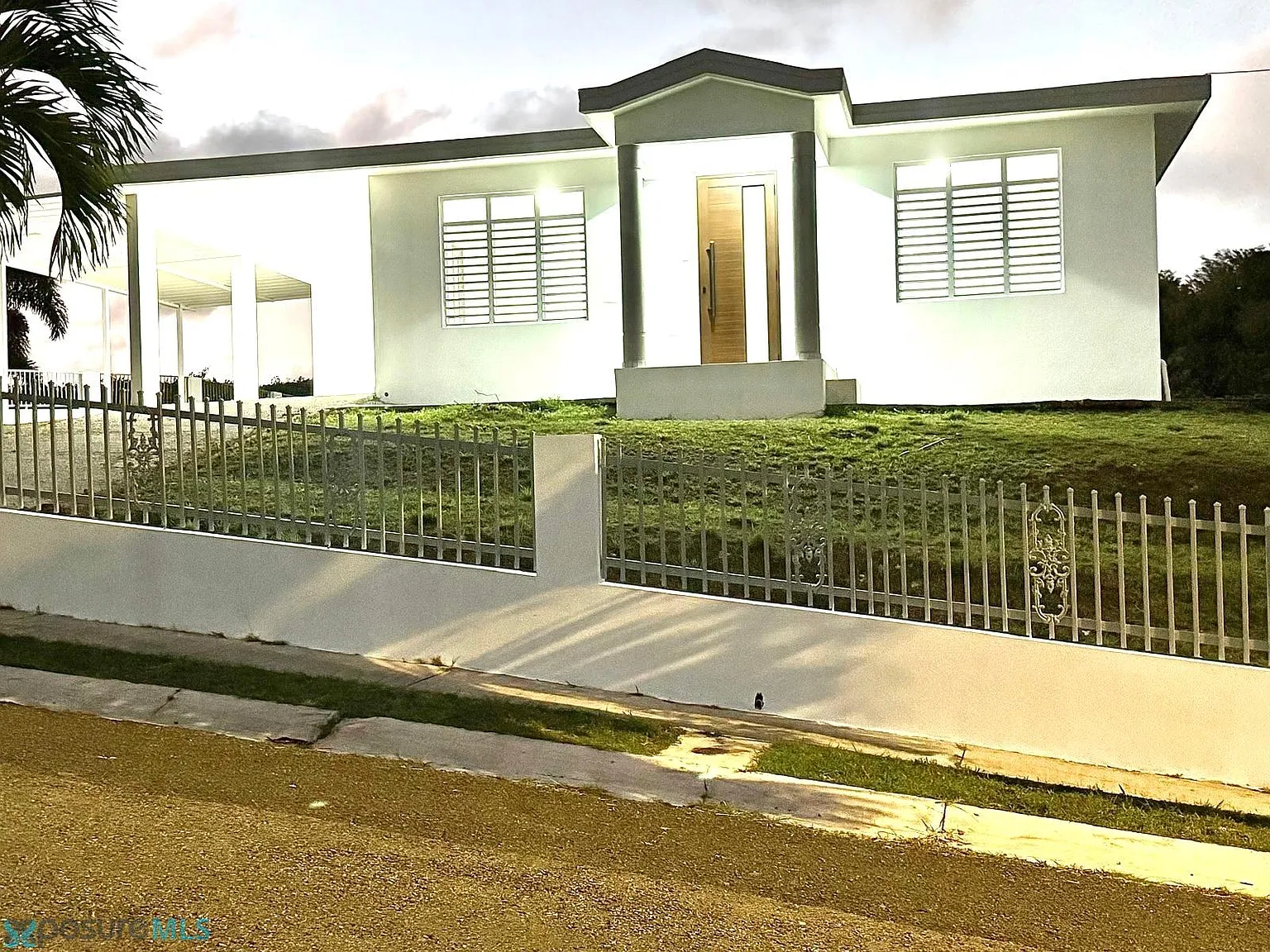 3 bed, 2.0 bath, 1800 sqft, $2,200 — Photo 3