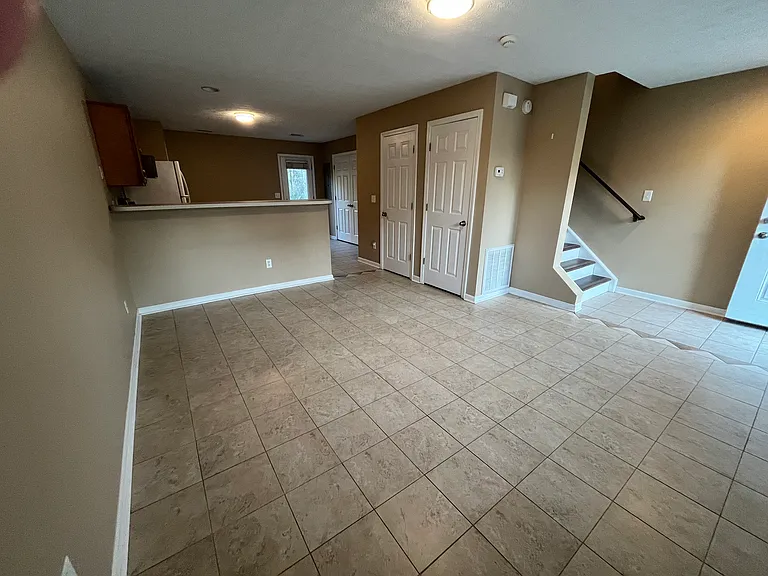 415 Dabney Dr — Photo 4
