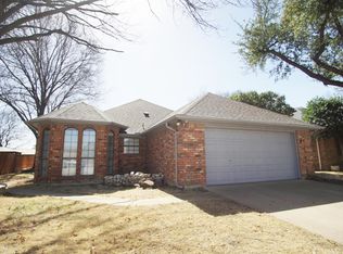 3834 Foxfire Dr, Arlington, TX 76017