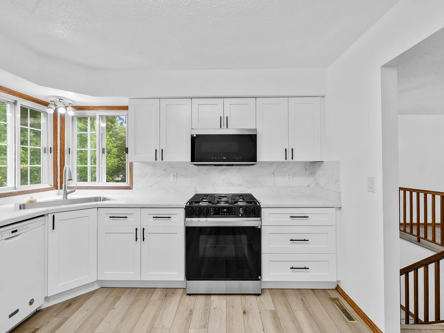 3 bed, 2040 sqft, $2,795 — Photo 3