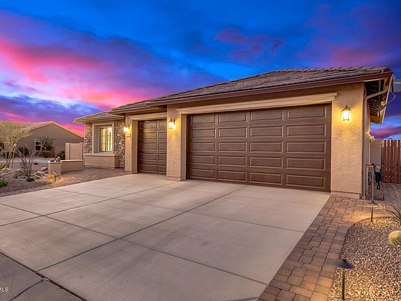 Paver Entry & Paver side yard