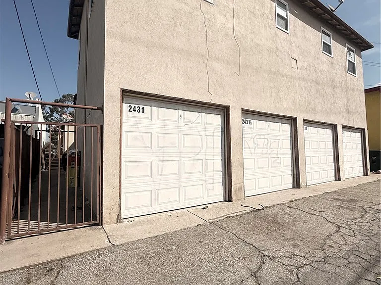 2431 W Beverly Blvd — Photo 16
