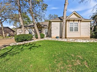 22 Golfview Dr, Hilltop Lakes, TX 77871