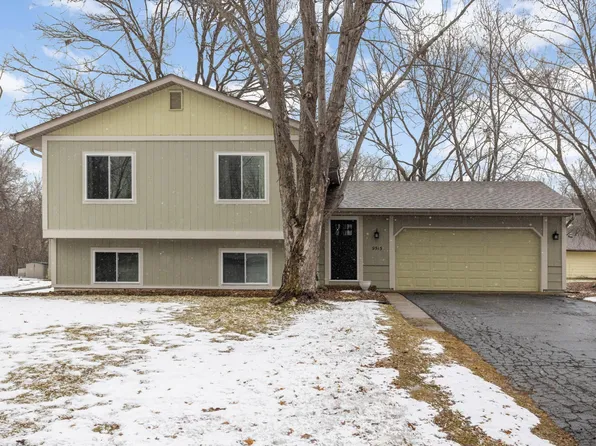 9513 Able St NE, Blaine, MN 55434