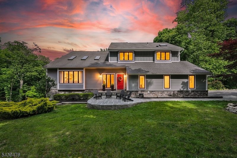 1st image of 11 Hemlock Ln