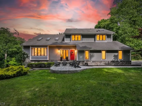 11 Hemlock Ln, Kinnelon Boro, NJ 07405