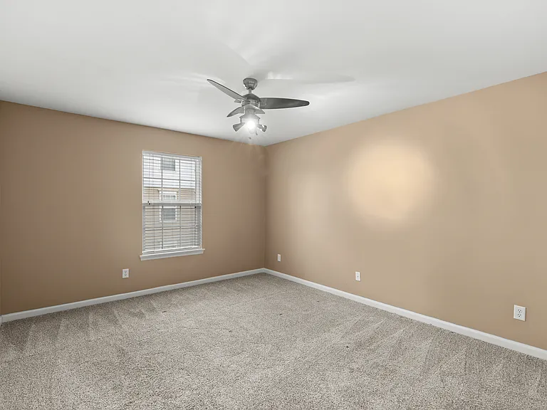10201 Spring Creek Ln — Photo 18