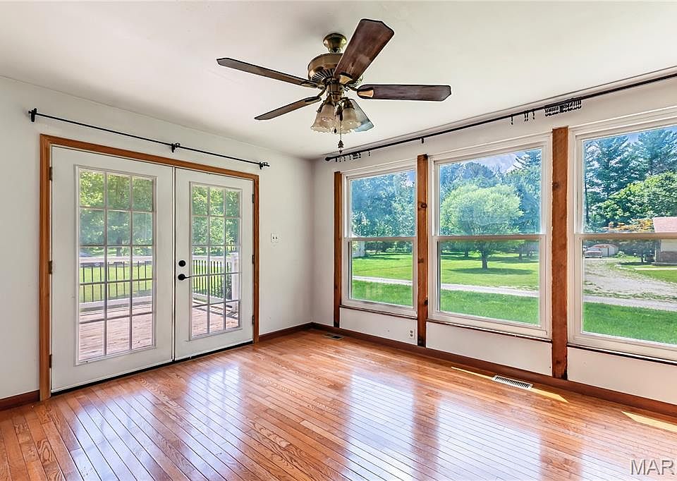 10th image of 71 Shady Oaks Dr