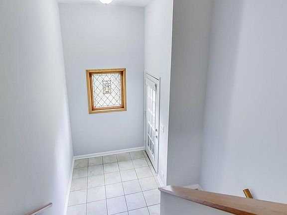 4th image of 540 Grace Ave