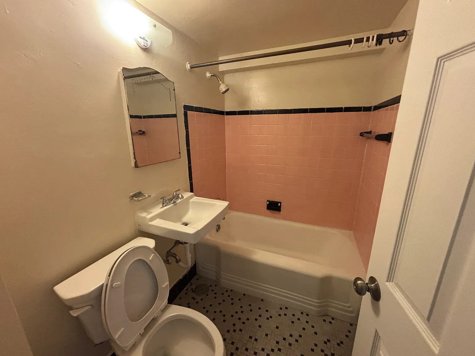 Studio, 500 sqft, $1,345 — Photo 3