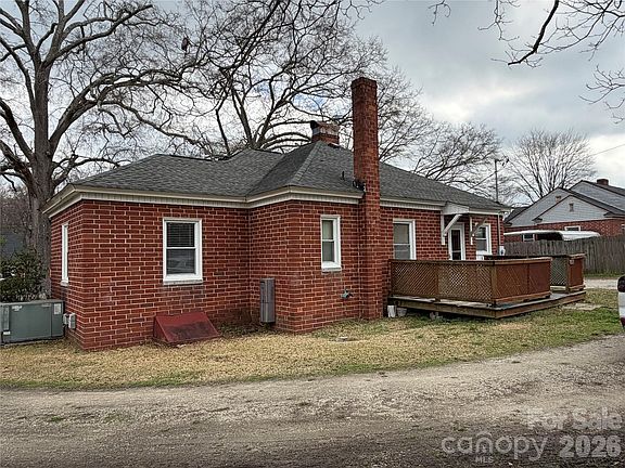 3rd image of 612 Ballard St