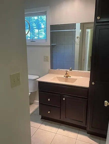 220 W Withrow St — Photo 8