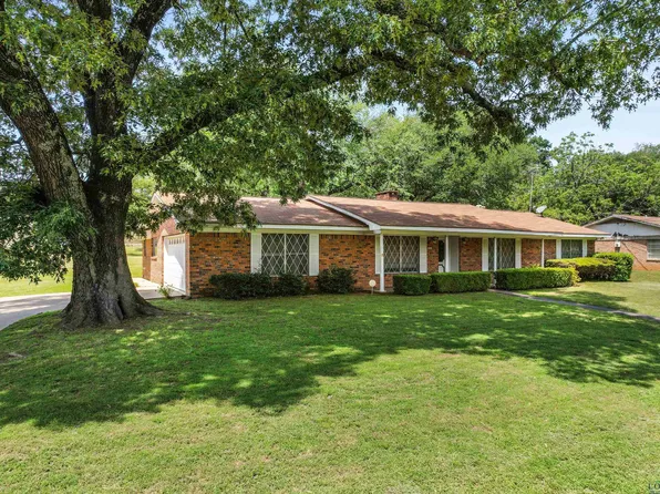 1901 Buckner Dr, Longview, TX 75604