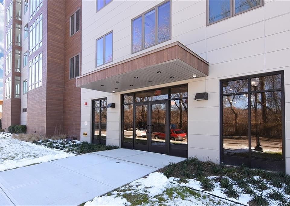 515 Macquesten Parkway
