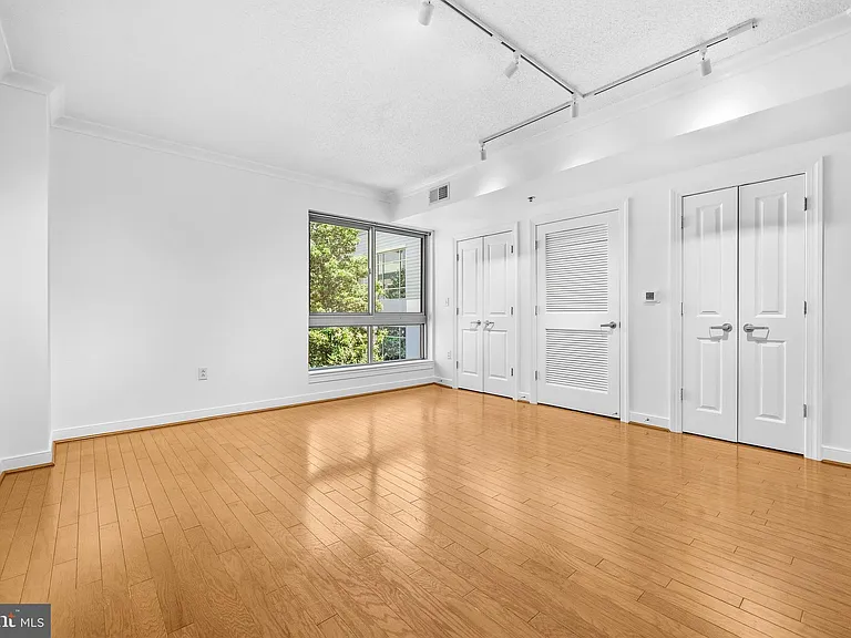 777 7th St NW #1003 — Photo 3