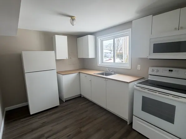 12 Circle Dr E #2, Patchogue, NY 11772