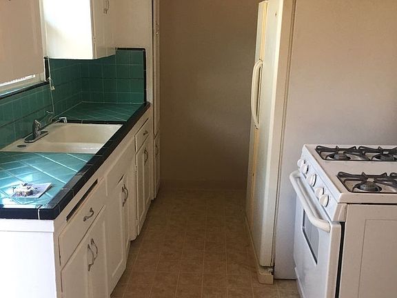 3rd image of 3977 32nd St