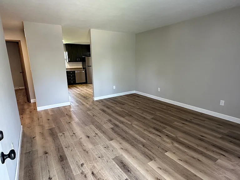 518 Lakeview Heights Dr #B — Photo 3
