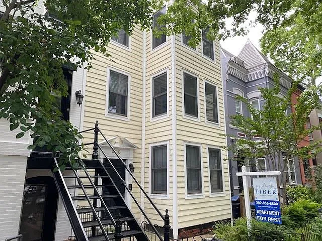 308 3rd St SE #3 — Photo 1