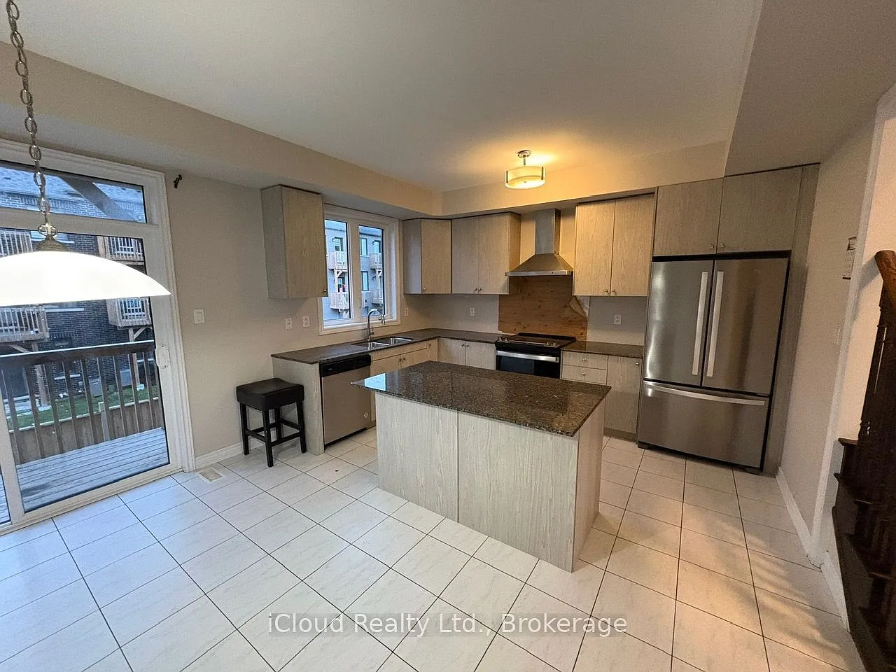 4 bed, $3,200 — Photo 2