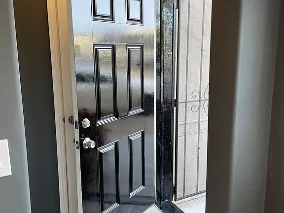 4th image of 1640 Gum St #3
