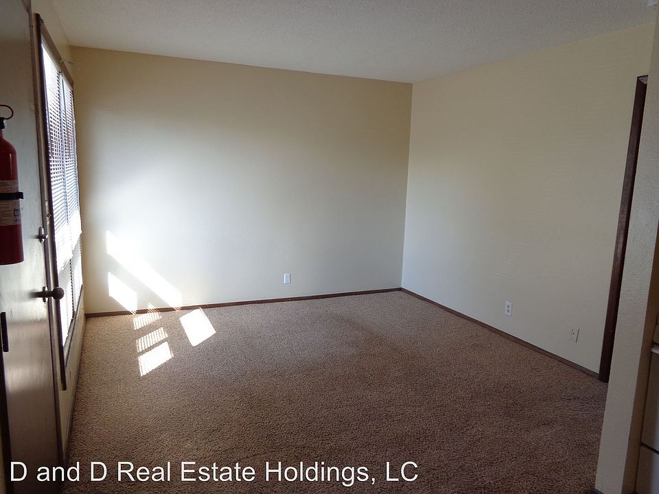 2nd image of 1553 E Ave NE APT 4