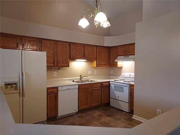3rd image of 201 Woodberry Dr