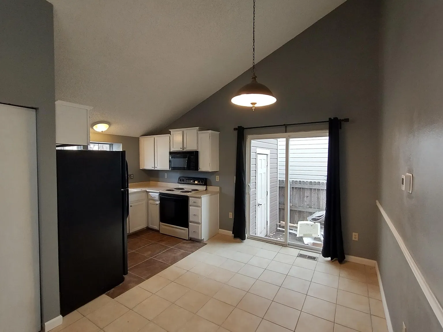 3 bed, 1.5 bath, 1196 sqft, $2,250 — Photo 4