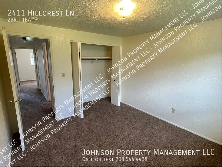 2411 Hillcrest Ln — Photo 10