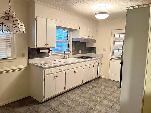 3rd image of 3456 Cherry Ln