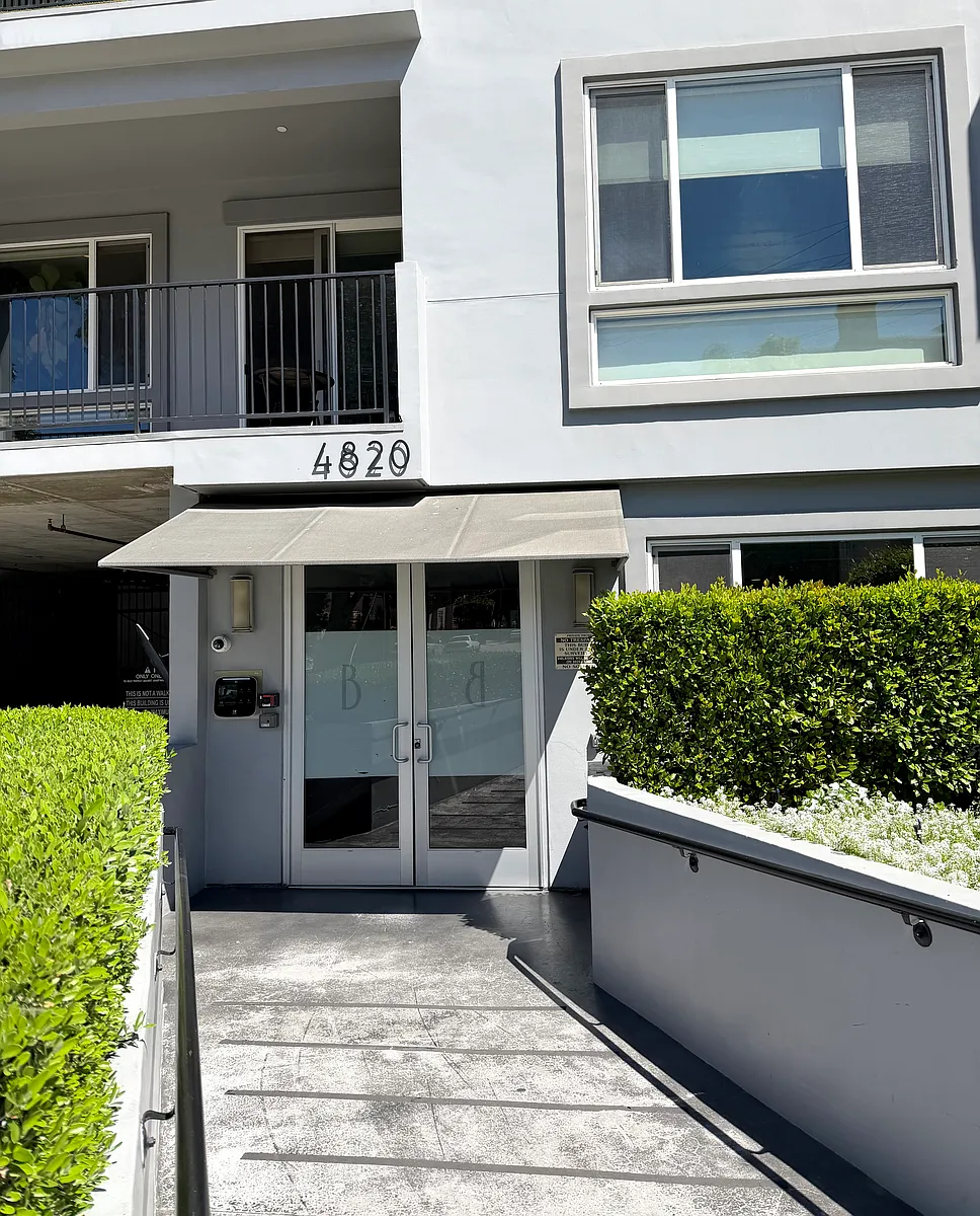 Building Photo - 4820 Bellflower Ave #3F