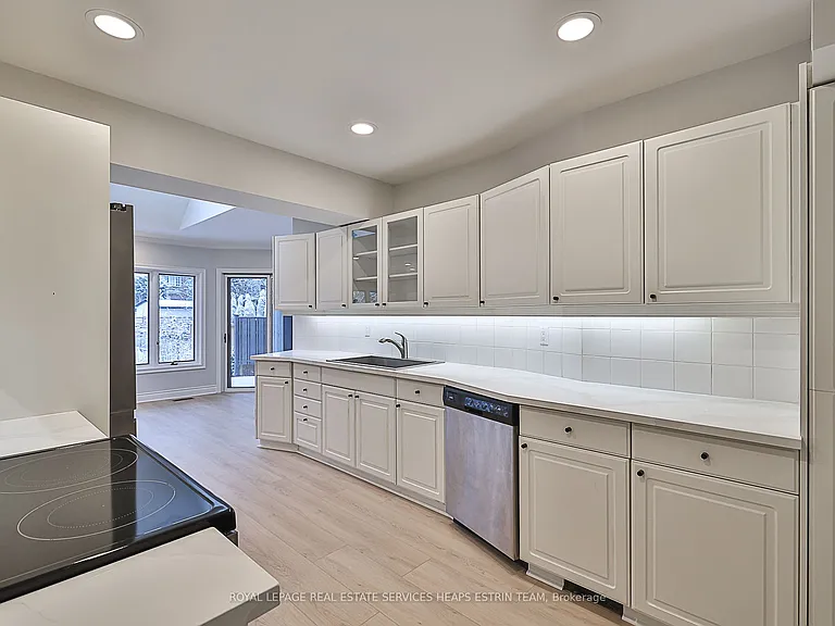 27 Southlea Ave — Photo 15