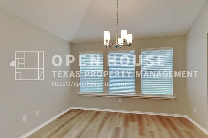 1015 Tyler James Dr — Photo 8