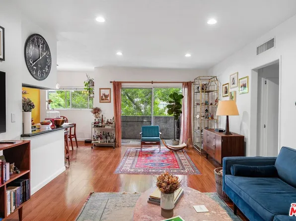 6245 Woodman Ave APT 202, Van Nuys, CA 91401