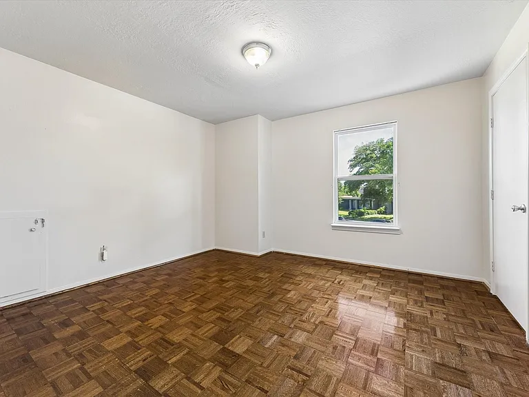 3232 Parkwood Dr — Photo 21