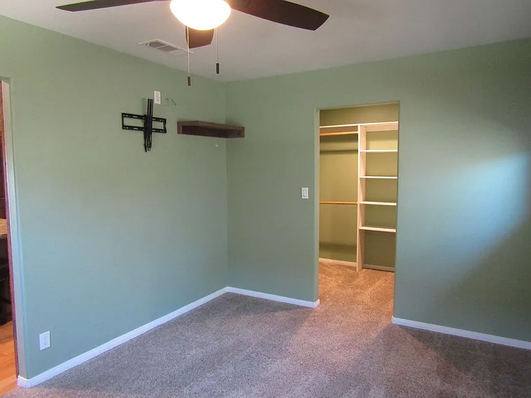 225 Cyclone St — Photo 12