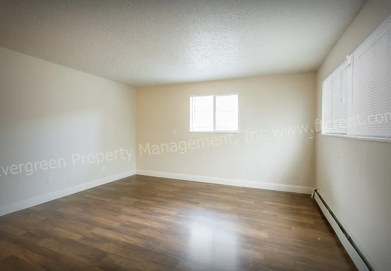 L-13 — Photo 23