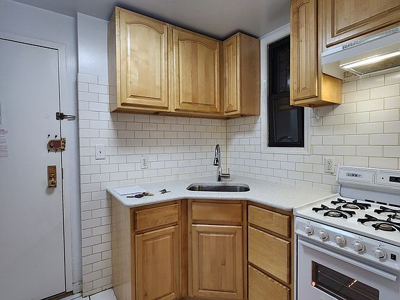 4th image of 216 E 29th St APT 3A