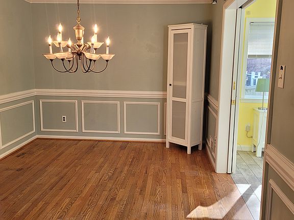 DR with detailed millwork (chair rails, picture boxes, crown mouldings)