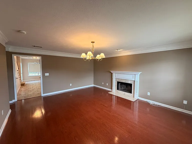217 Neal Ave — Photo 2