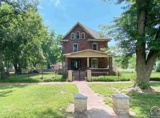 328 SW Taylor St, Topeka, KS 66603