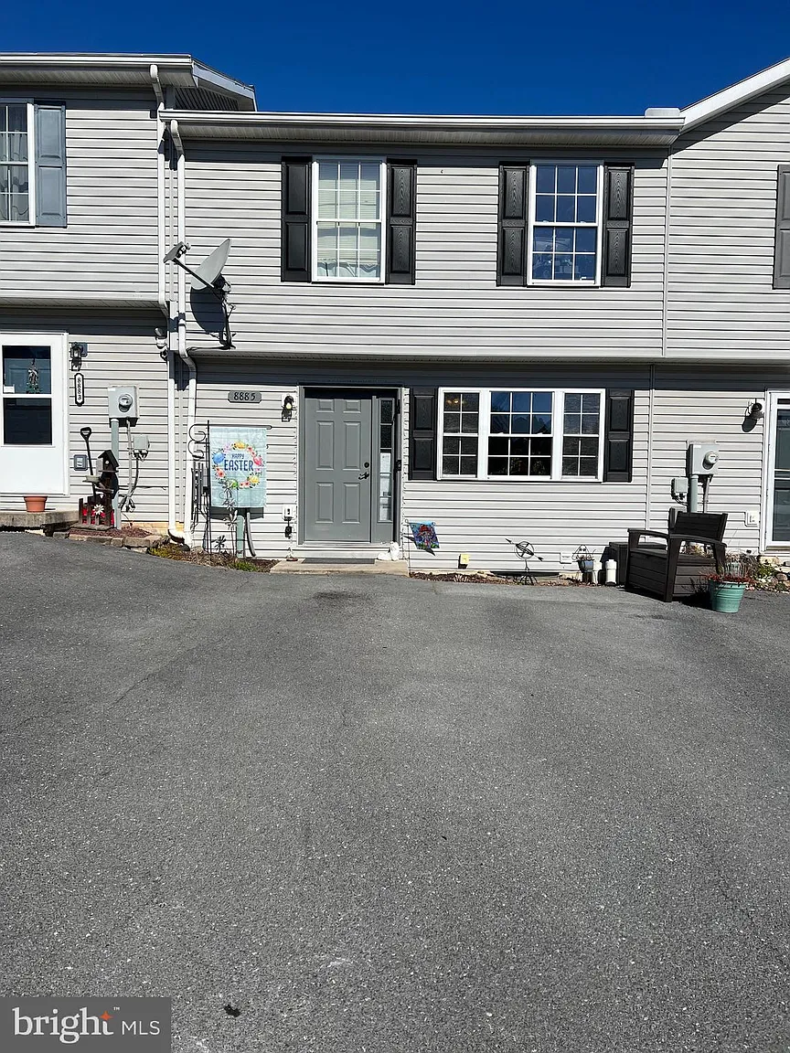 8885 Picadilly Cir photo 1
