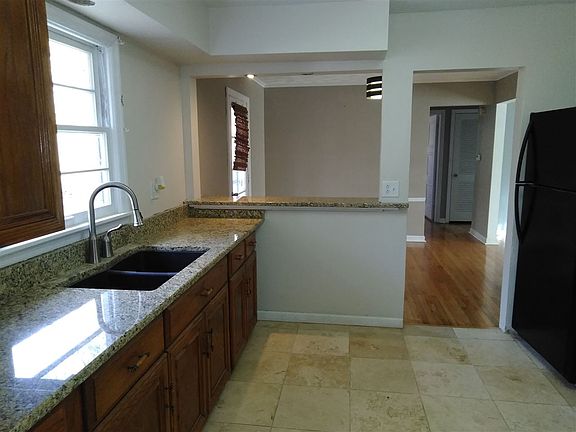 2nd image of 2716 Somerset Ln