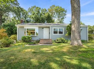 47 Ferncliff Rd, Morris Plains, NJ 07950