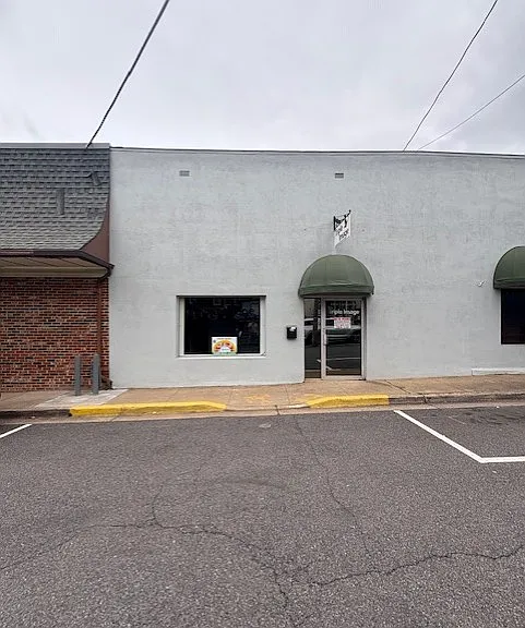 108 W Cameron St — Photo 2