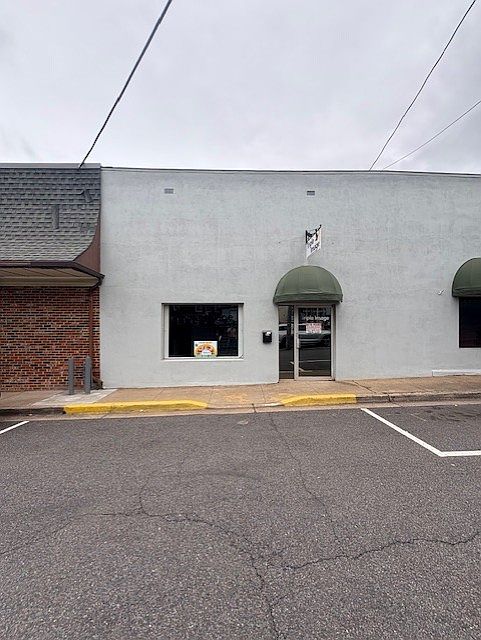 2nd image of 108 W Cameron St