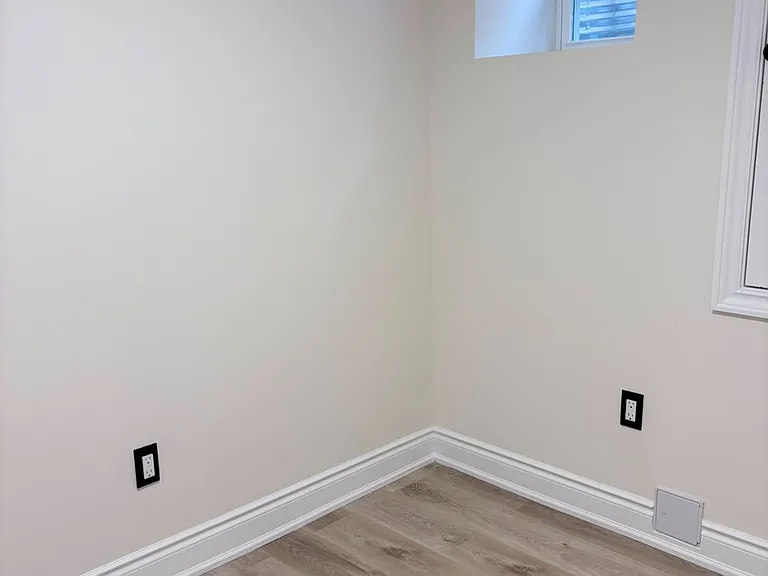 158 Wainscot Ave #BASEMENT — Photo 8