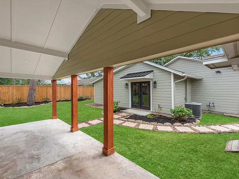 1826 Woodcrest Dr — Photo 21