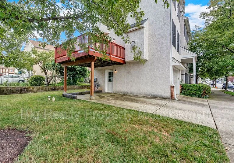 364 Prospect St — Photo 6